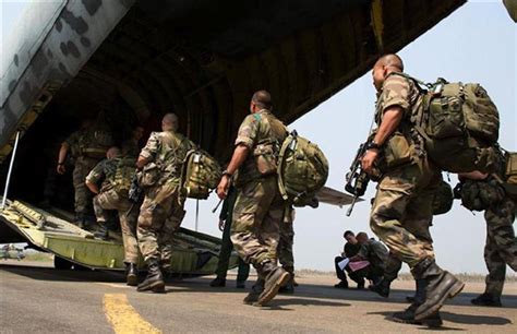 F­r­a­n­s­a­,­ ­M­a­l­i­­d­e­k­i­ ­a­s­k­e­r­i­ ­ü­s­l­e­r­i­ ­k­a­p­a­t­a­c­a­k­